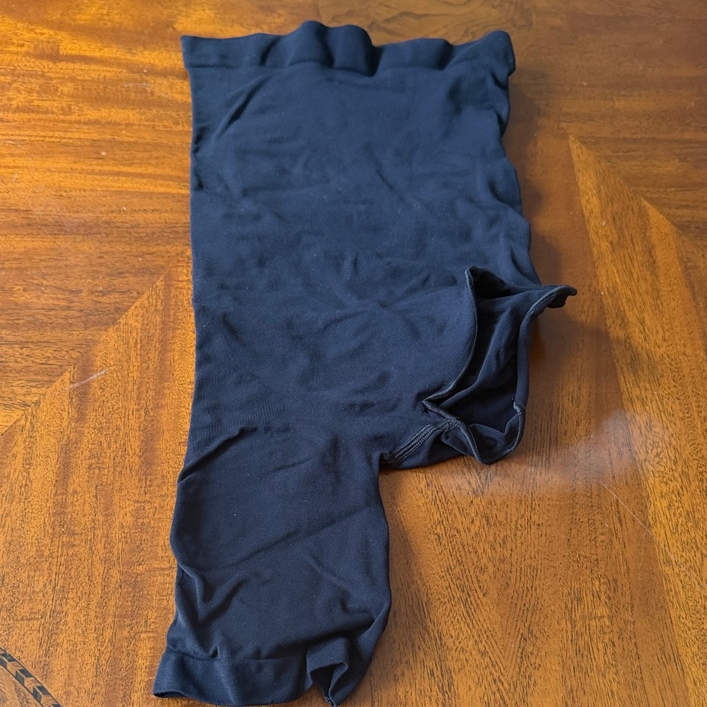 Skims Elegant Black Sleeveless Top